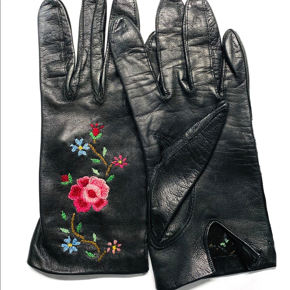 Embroidery flowered leather gloves